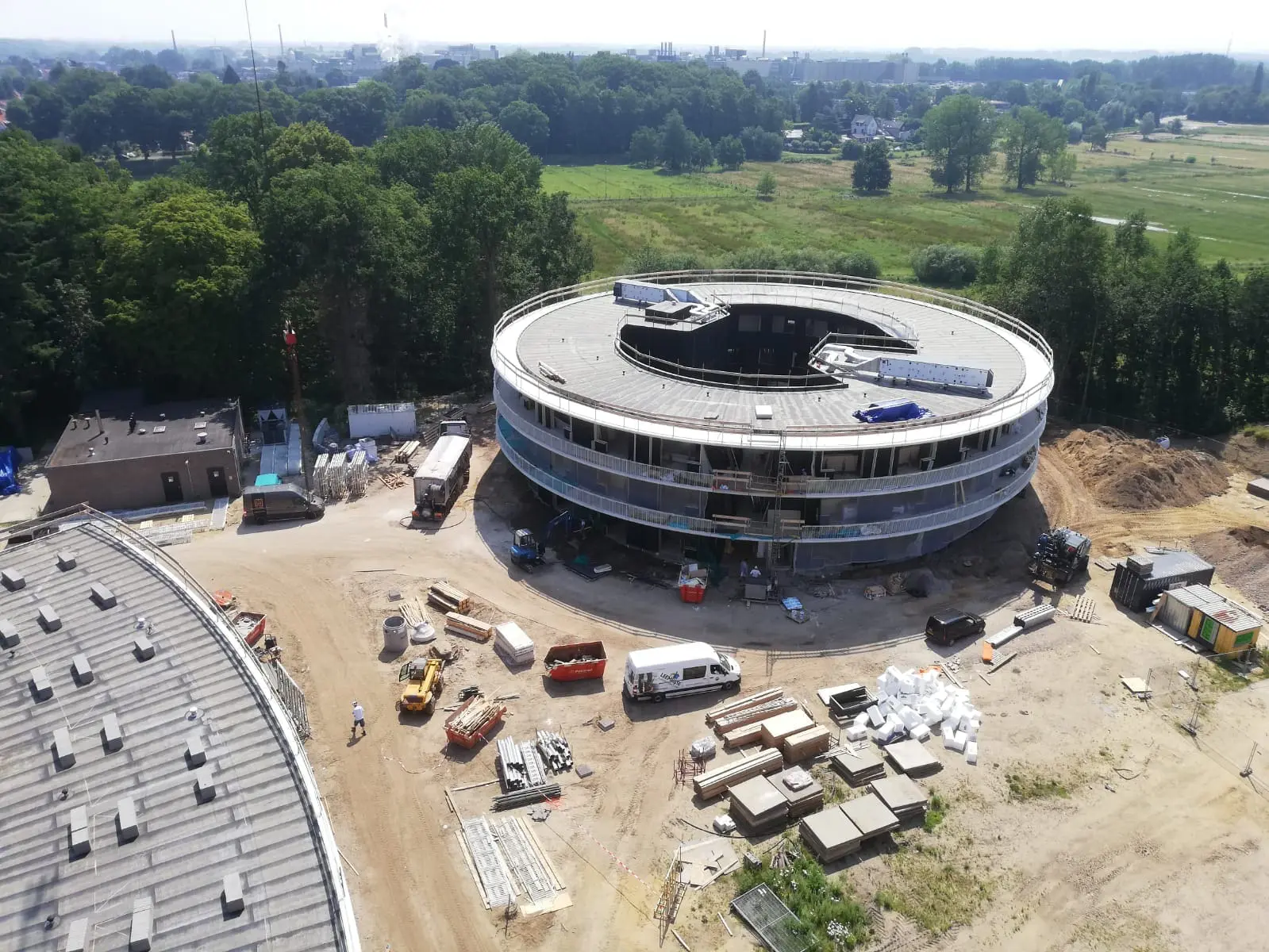 Foto juli 2019 cirkelgebouw