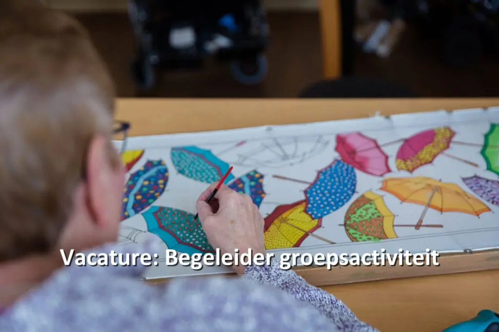 Vrouw die aan het schilderen is